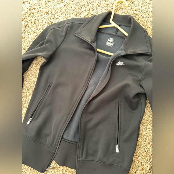 Gently used like new Nike sweaters size M - Picture 2 of 6